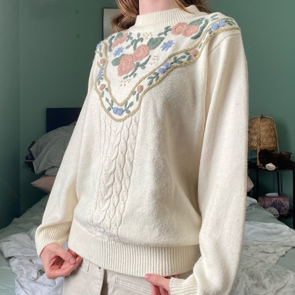 Floral cream sweater - Picture 2 of 11